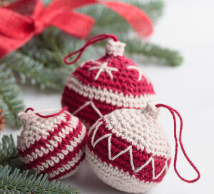 Seasonal Spotlight: Christmas Crochet Dolls for Festive Cheer